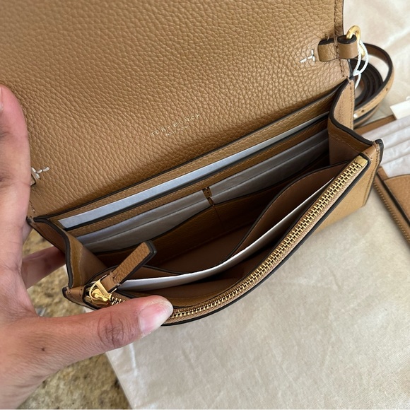 New Tory Burch the flat wallet crossbody include zip cardholder - Picture 6 of 7